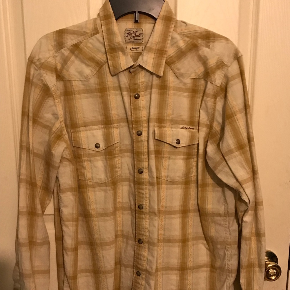 Lucky Brand Men’s Button up Collared Shirt.